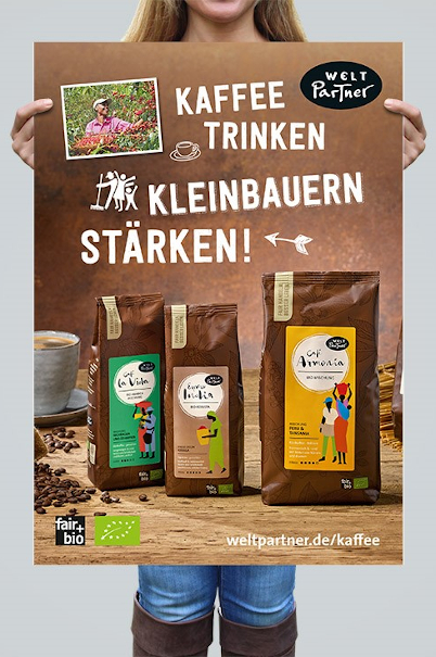 Plakat 'Kaffee Trinken Kleinbauern Stärken' der Fairhandelgenossenschaft WeltPartner