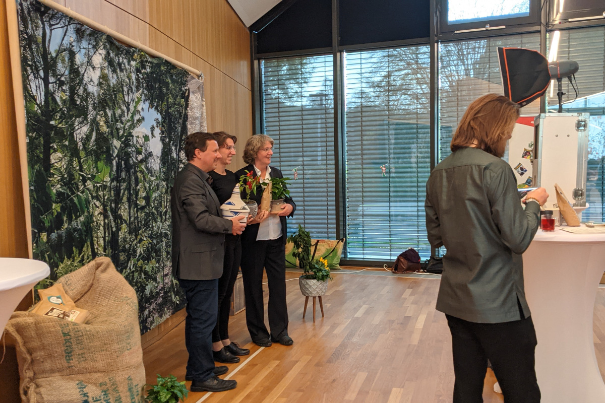 Scheckübergabe für das Agroforstprojekt der Landesregierung Baden-Württemberg